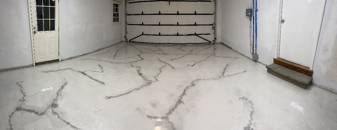 White metallic garage floor with charcoal movement