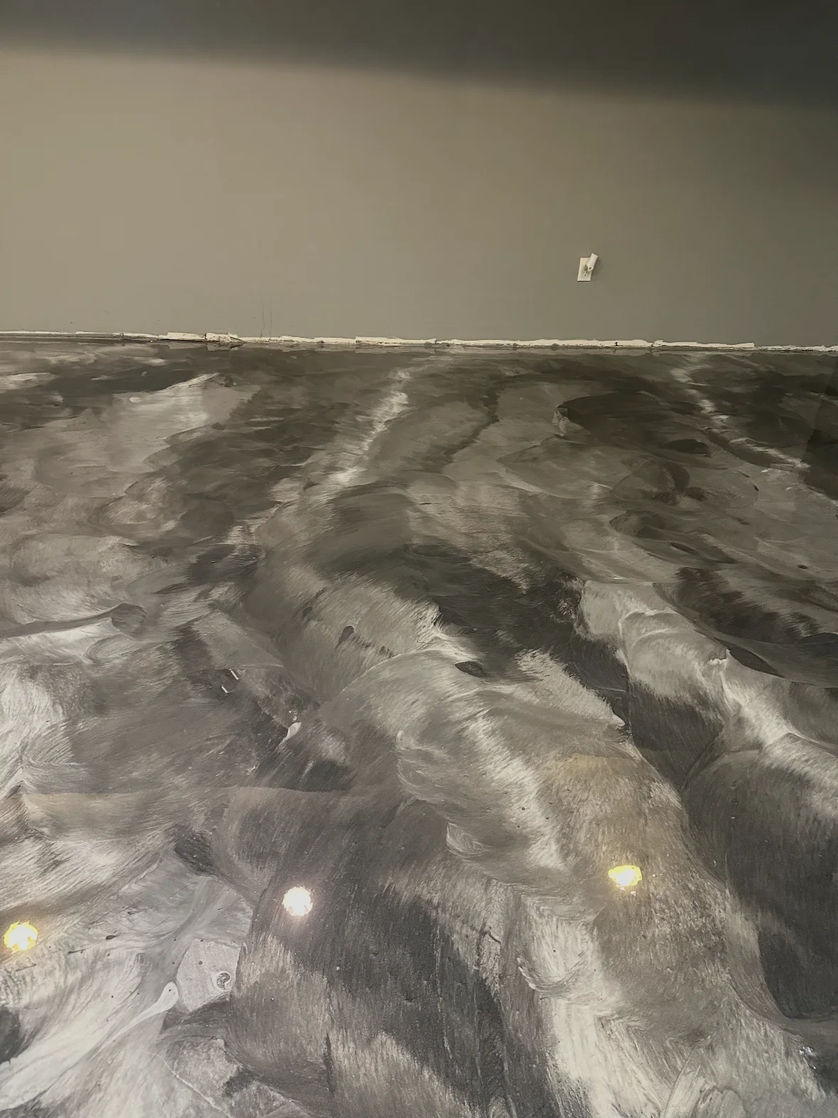Metallic coating with flowing light and dark gray patterns